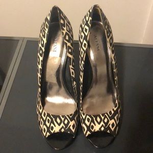 Alfani heels!! Black and white! Size 10
